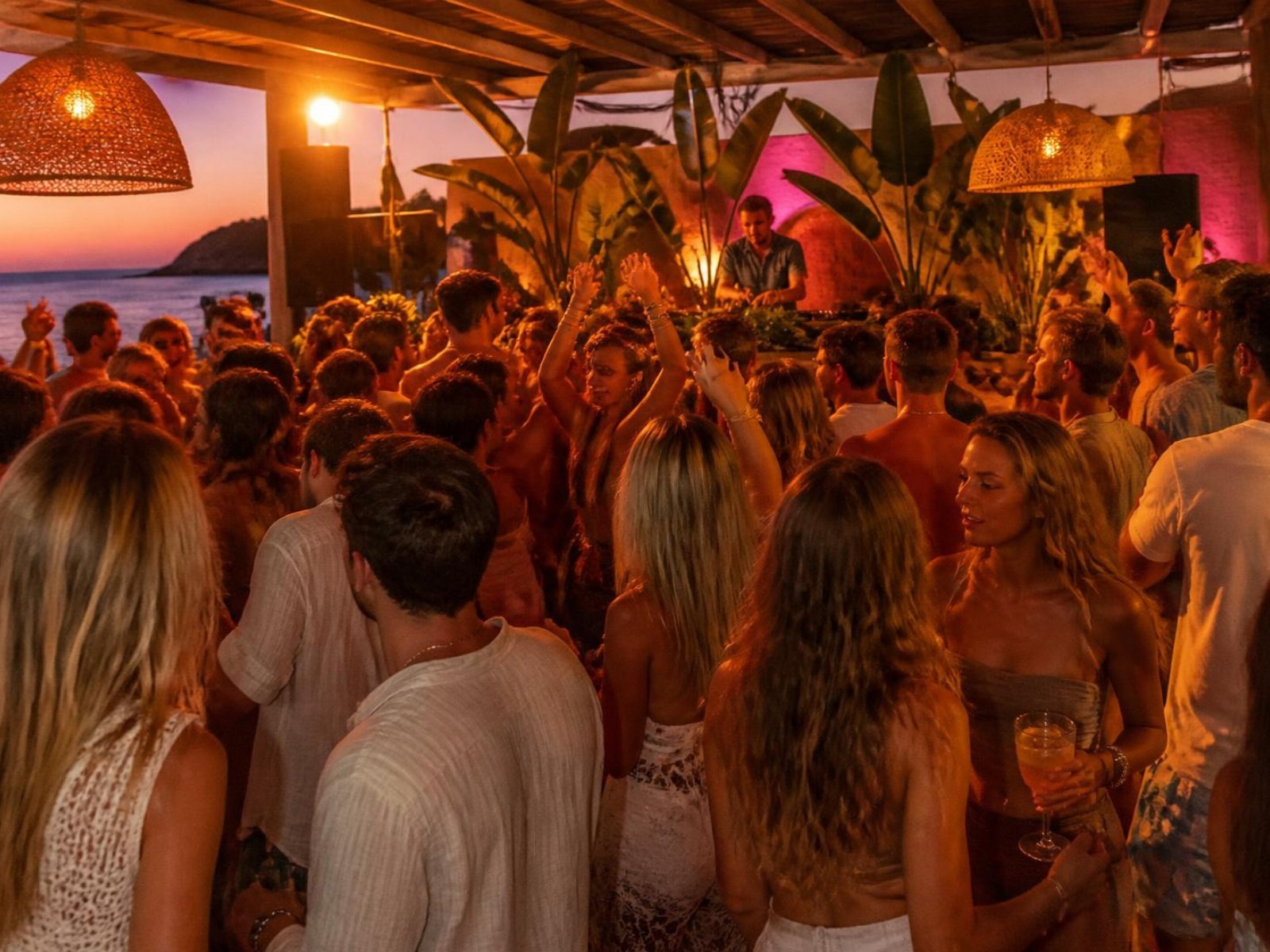 DJ Set Ibiza – Shop In Beers, bar à Metz